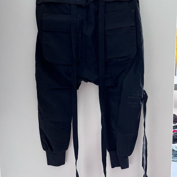 Man pats unravel project - Picture 2 of 6